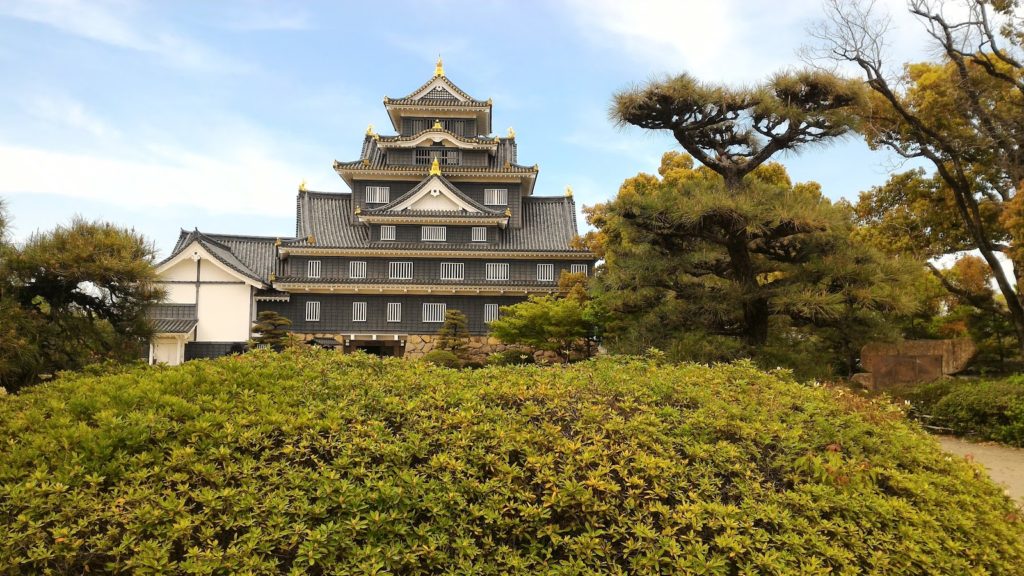 Il castello del corvo visto dal Kōraku-en