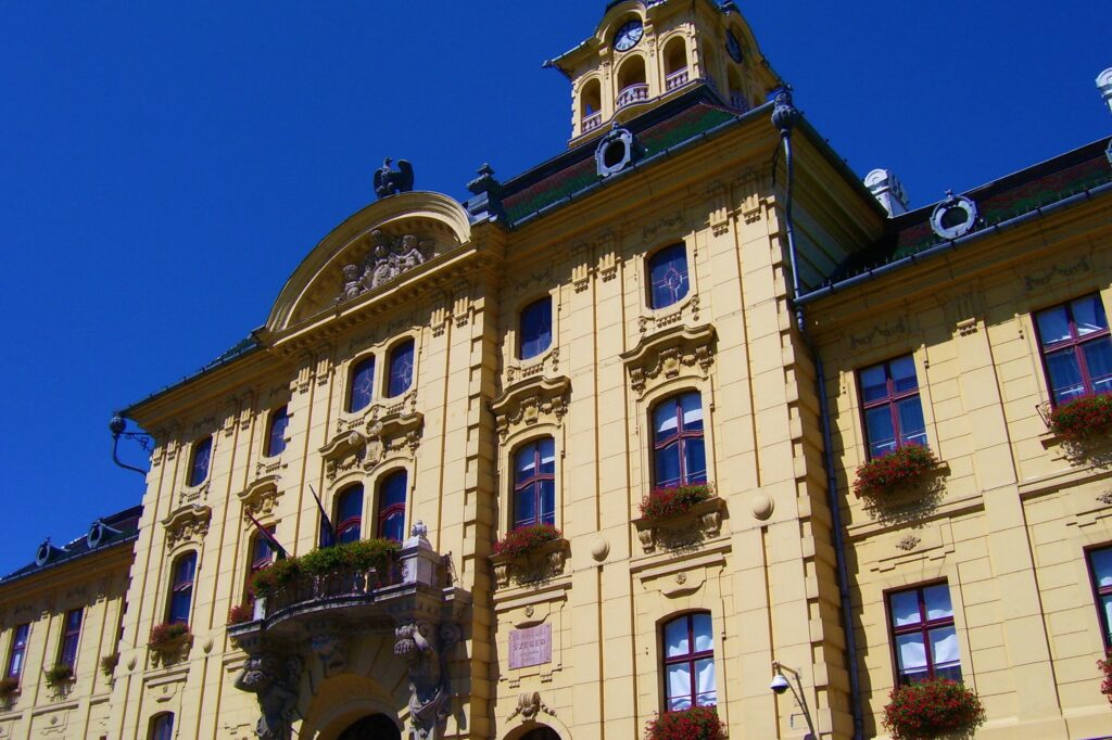 Szeged - la facciata del palazzo comunale