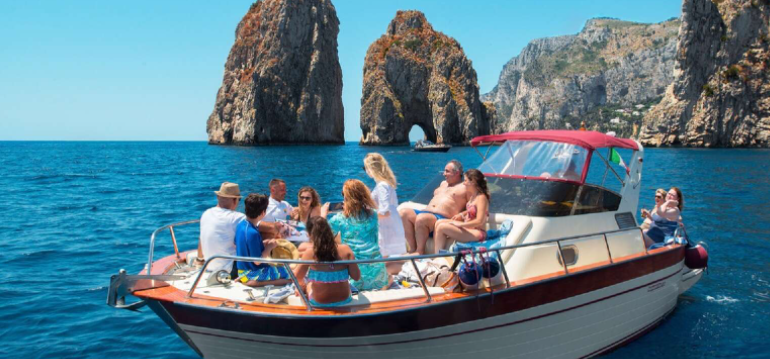 Gita in barca ai faraglioni di Capri e Grotta azzurra
