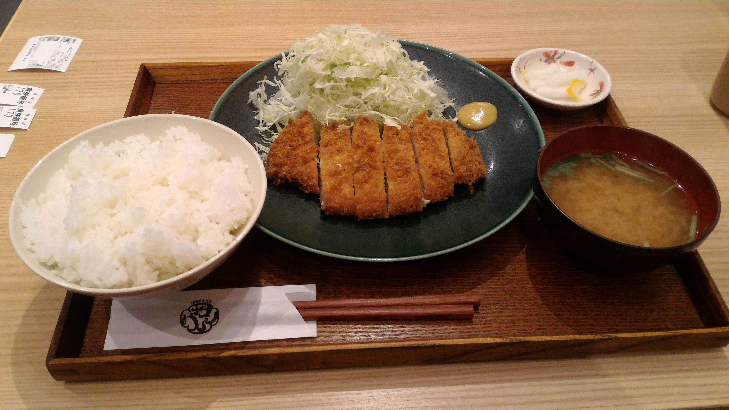 Tonkatsu Oribe - tonkatsu set con cavolo, senape, riso, miso e sottaceti