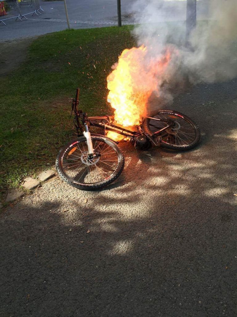 e-bike che brucia