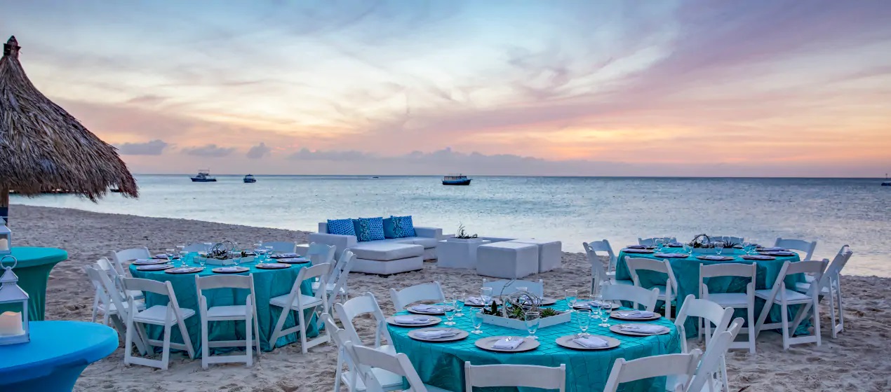 La spiaggia e il mare dell'Hilton Aruba Caribbean Resort & Casino