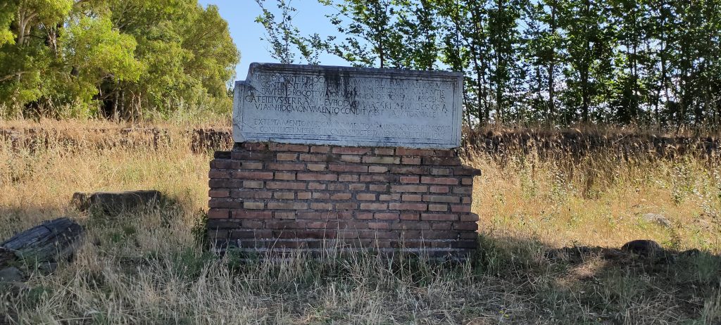 Roma in bicicletta - Reperti storici sul percorso.