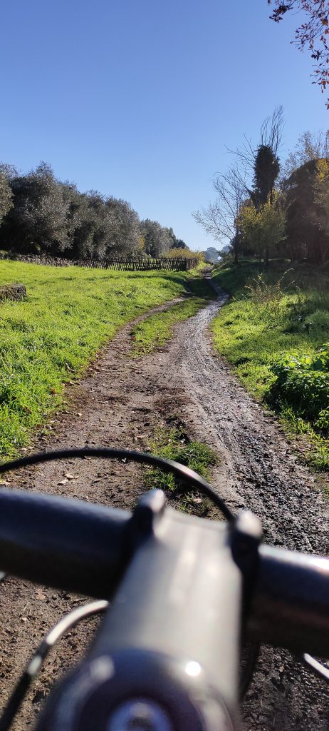 Roma in bicicletta - fango verso Santa Maria delle Mole