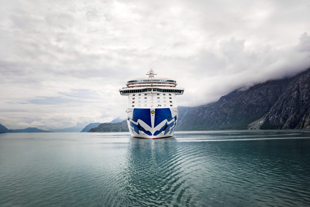 Crociere - Un nave della Princess Cruise nei mari dell'Alaska