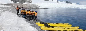Crociere avventurose con Seabourn - escursione con canoe tra i ghiacciai