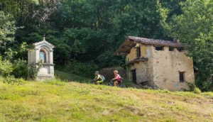 Pedalare nel Piemonte autentico-Priero-Frazione-Priletto-Pilone-votivo