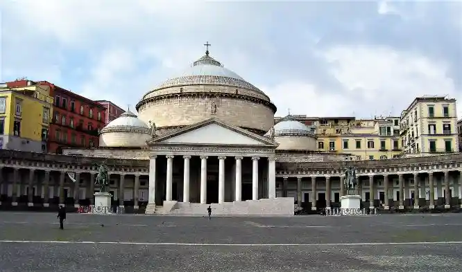 napoli-piazza-del-plebiscito