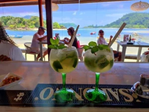 mangiare-alle-Seychelles-cocktail_2023-5