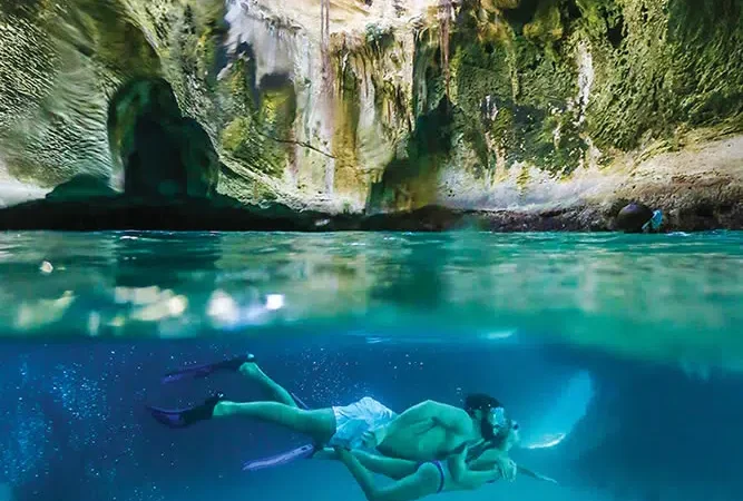 Thunderball Grotto Exuma - Bahamas 