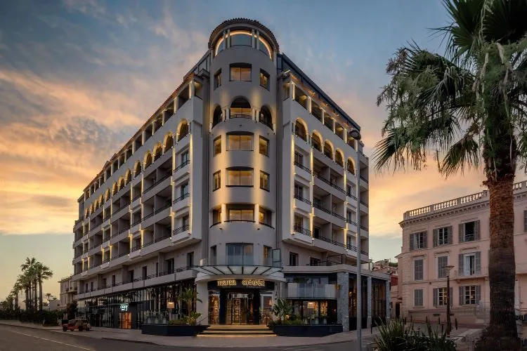 Canopy by Hilton Cannes Exterieur Building at Sunset v2