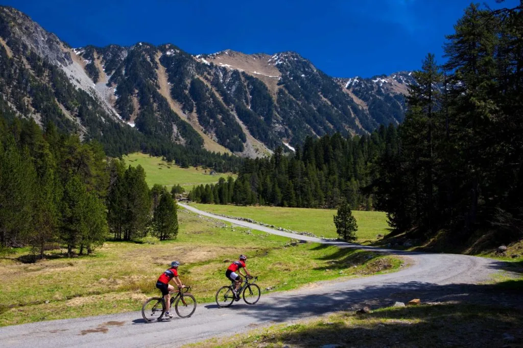 cicloturismo-in-catalogna-Banhos-Tredos-c-val-daran