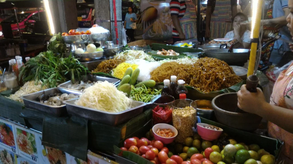 pad thai street food thailandese khaosan road a bangkok