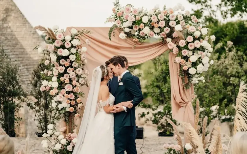 Destination Wedding Italia BMII Tenuta Monacelle rito in piazzetta callisto